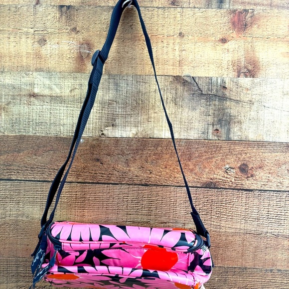 NWT Vera Bradley Retired Loves Me Insulated Lunch Bag - Picture 2 of 7